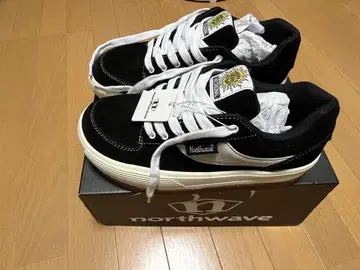 노스웨이브 에스프레소 27.3cm 블랙 화이트 스웨이드