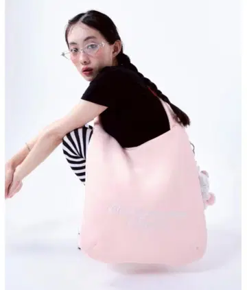 smyeon 소프트 터치 자수 숄더백