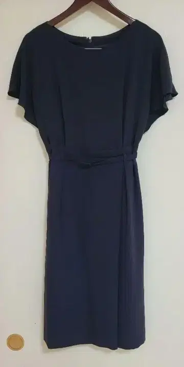 택 포함 새상품 UNTITLED(언타이틀) 네이비 반팔 무릎 기장 원피스