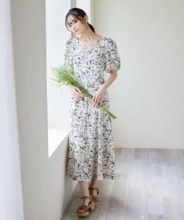 미스티우먼 스트링 엠파이어 원피스
