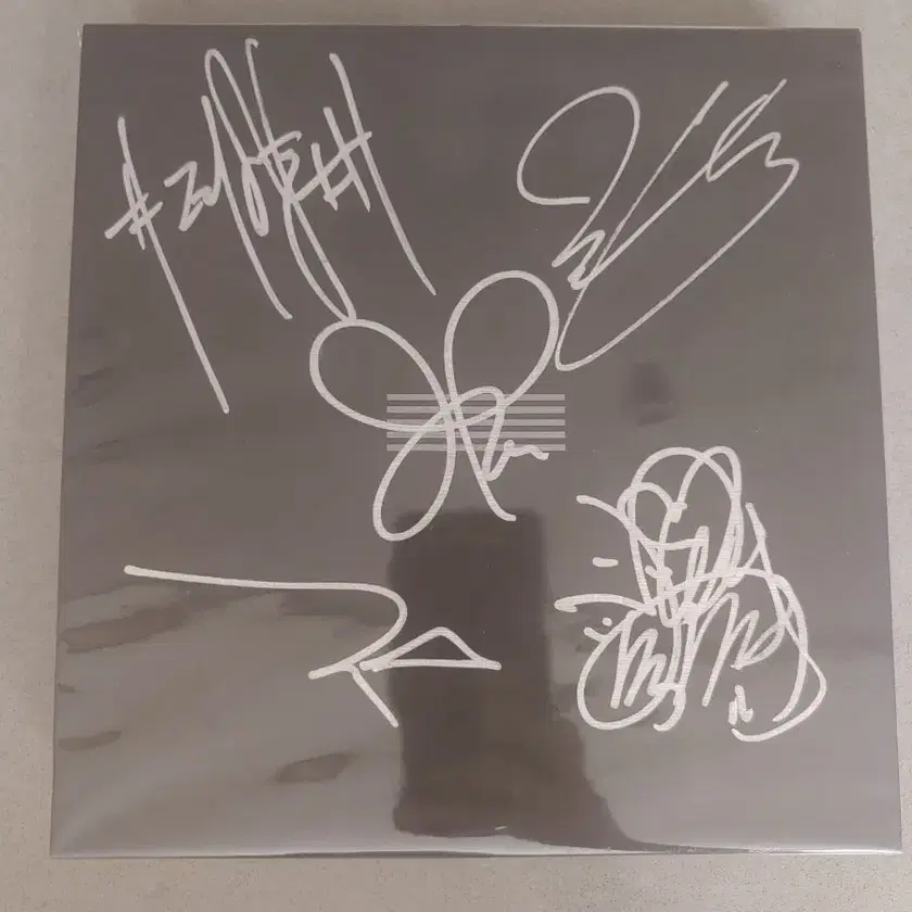 BIGBANG サイン入りアルバム 早い者勝ち！ Big Bang Signed Album on Bunjang Global Site.