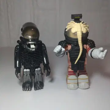 MEDICOM TOY 큐브릭 에이리언 기거 & 케인