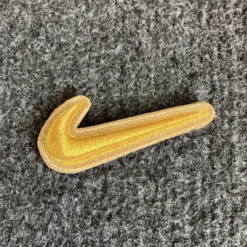 Nike 자수 로고 패치 골드/골드