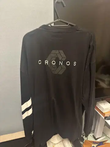 CRONOS 블랙 긴팔 티셔츠