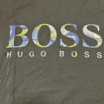 HUGO BOSS 네이비 티셔츠