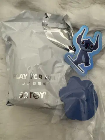 52Toys 스티치 엔젤 키스 하트 피규어