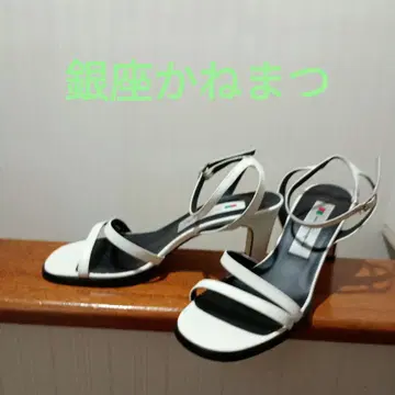 긴자 카네마츠 화이트 스트랩 샌들 미디 힐