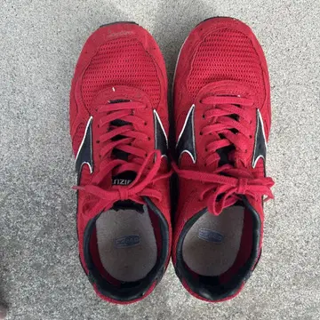 Mizuno 빨간색 러닝화 24cm