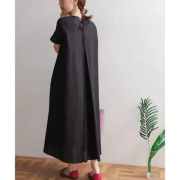 어반 리서치 도어스 반팔 A라인 블랙 롱 원피스
