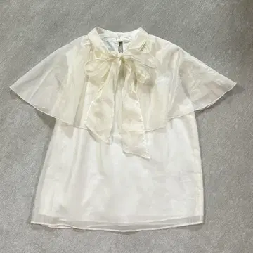 트랑테아송드모드 보타이 블라우스 반팔 프릴 시스루