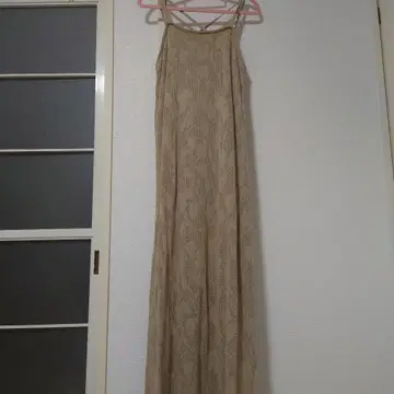 새상품급) 베이지 레이스 무늬 슬리브리스 롱 원피스