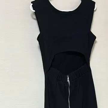 리젝시 백 오픈 슬릿 원피스 블랙