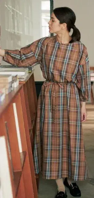 브라운 체크 무늬 롱 원피스