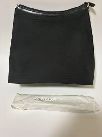 Guy Laroche 블랙 숄더백