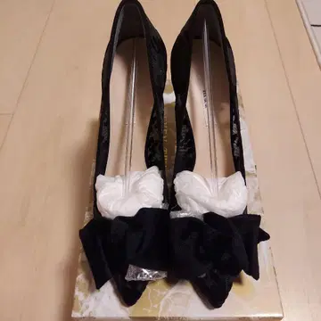 새상품 세븐투엘브 서티 펌프스 23cm 블랙