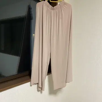 새상품급? 베이지 와이드 팬츠 폴리에스테르 100%