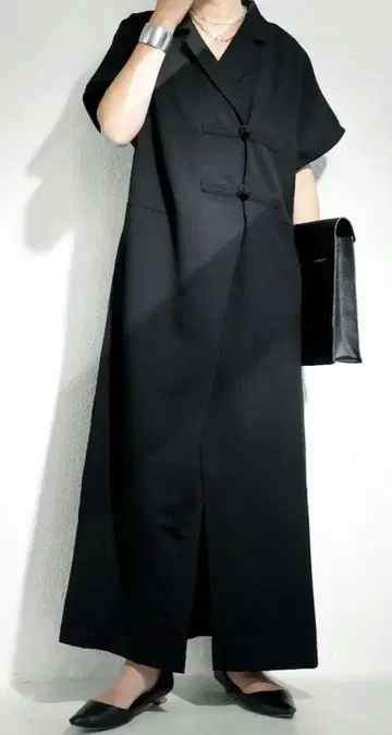 안티카 블랙 슬릿 롱 원피스 단종