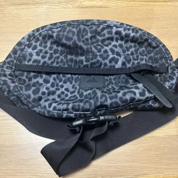 그레고리 허리 백 블랙 레오파드