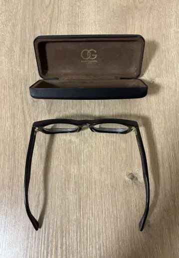 OLIVER GOLDSMITH VICE CONSUL-s 블랙