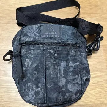 GREGORY 블랙 꽃무늬 숄더백