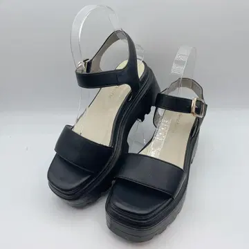 통굽 블랙 샌들