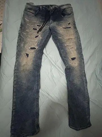 데미지 가공 라이트 블루 데님