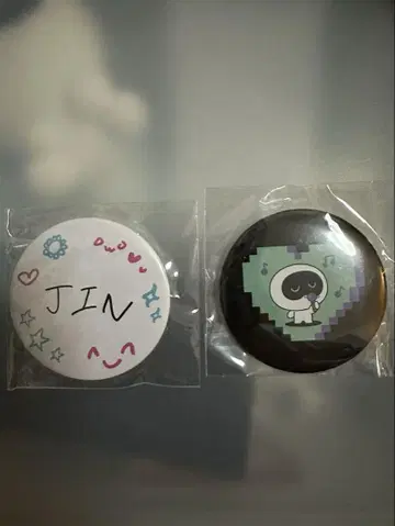 JIN 캔뱃지 2개 세트