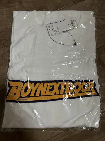 BOYNEXTDOOR 로고 티셔츠 화이트 M 사이즈
