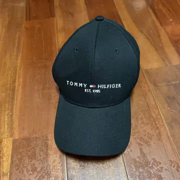 TOMMY HILFIGER 블랙 캡 1985년 설립