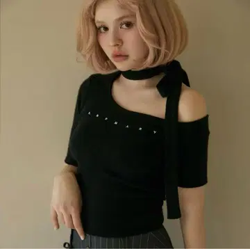 앤드메리 나나 리본 원숄더 톱