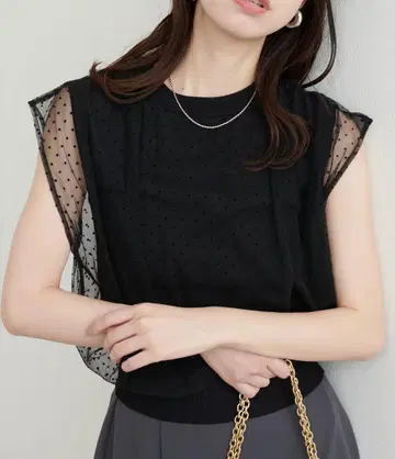 택 포함 새상품 내추럴 꾸뛰르 튤 니트 도킹 탑 블라우스