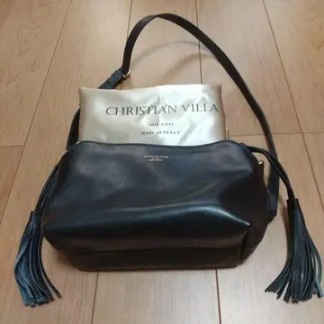 CHRISTIAN VILLA 블랙 가죽 숄더백
