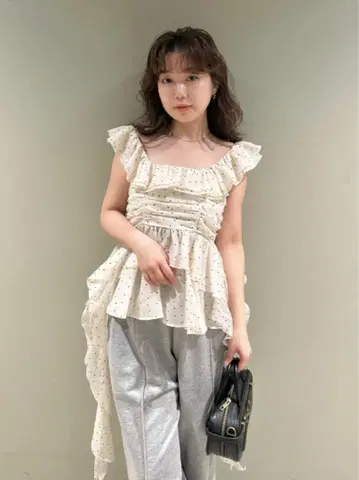 LILY BROWN 페플럼 프릴 탑