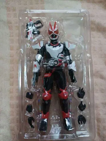 S.H.Figuarts 가면라이더 기츠 매그넘 부스트 폼