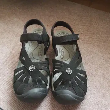 KEEN 블랙 컴포트 샌들 8 US