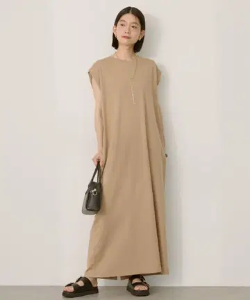 슬리브리스 베이지 롱 원피스