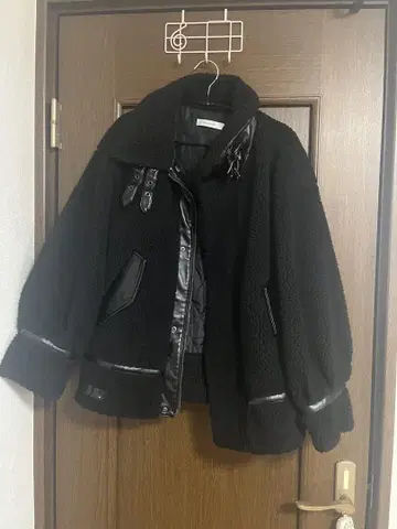 moussy 보아 무스탕 코트 블랙