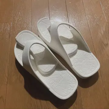 Racbaki 라쿠바키 이지 샌들 화이트