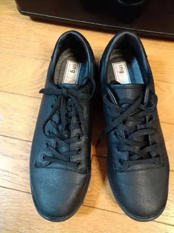 새상품급 잉그 스니커즈 운동화 레이스업 슈즈 비브람 밑창