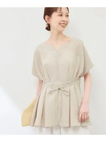 뉘앙스 하트넥 블라우스