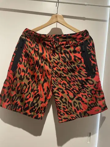 정품 새상품급 DSQUARED2 레오파드 숏 팬츠 44
