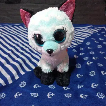 스카이블루와 블랙 봉제 인형