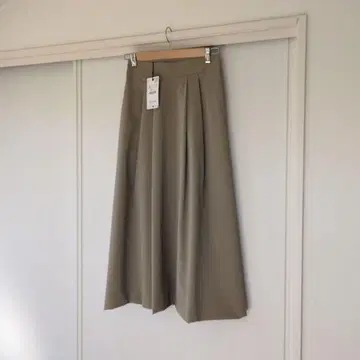 ZARA 레이어 미디 길이 스커트