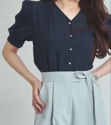 미슈마슈 펄 버튼 퍼프 슬리브 블라우스
