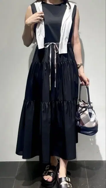 슬리브리스 티어드 롱 원피스 블랙