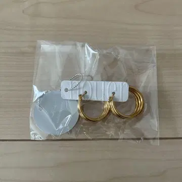 스콧 클럽 후프 귀걸이 골드 써지컬 스테인리스 귀걸이 627S