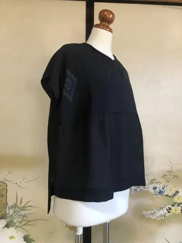기모노 리메이크 (실크) 블랙 슬리브리스 셔츠 앞 슬릿