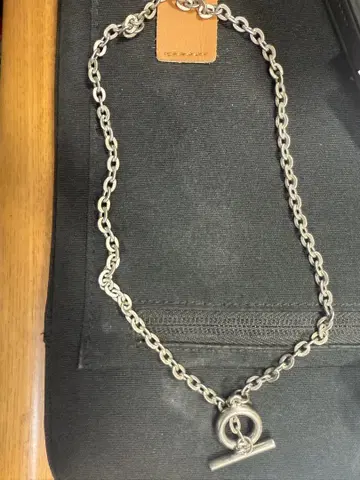 다케오 키쿠치 목걸이