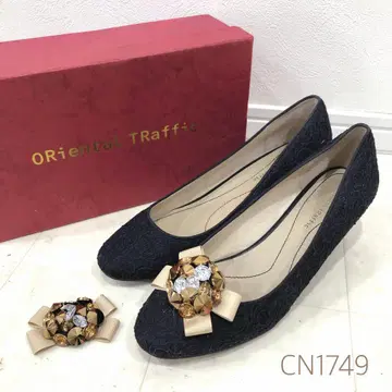 Oriental Trafaluc 빅 사이즈 코사지 레이스 펌프스