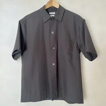 B&Y KOMATSU PACK 와이드 형태 숏 슬리브 셔츠